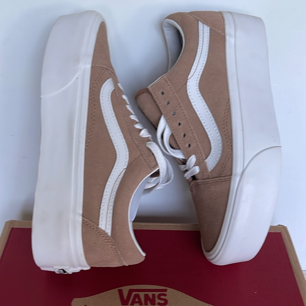 Vans Men’s Old Skool Stacked Soft Suede Burro/True White 
VN0A7Q5MB69
Platforms - Picture 11 of 16